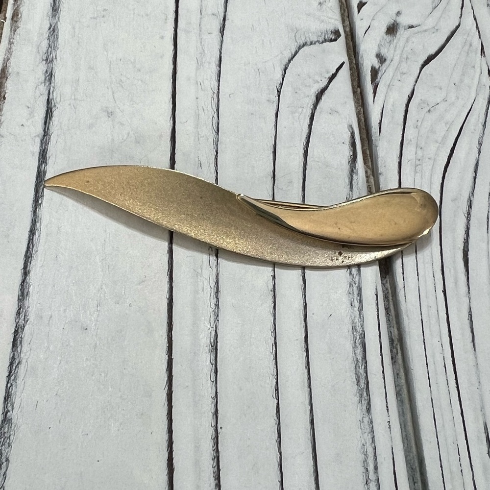 Vintage Sarah Coventry Gold Brooch